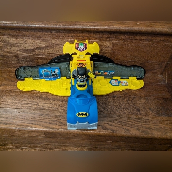 Batman Fisher-Price Little people batmobile 2 in 1 playset. - Picture 6 of 9